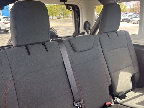 Used 2025 Jeep Wrangler Unlimited Rubicon image 36