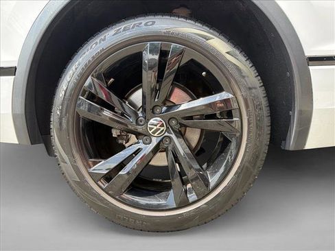Used 2023 Volkswagen Tiguan SE R-Line AWD/4WD image 9