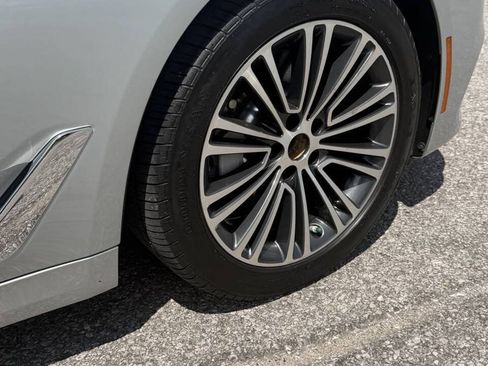 Used 2019 BMW 530i w/ Convenience Package RWD image 4