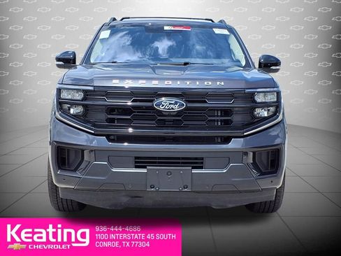 Used 2025 Ford Expedition Active AWD/4WD image 3