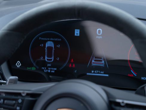 Used 2025 Porsche Cayenne GTS image 21