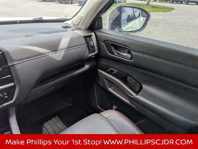 Used 2023 Nissan Pathfinder Platinum w/ Cargo Package AWD/4WD image 16