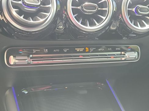 Used 2025 Mercedes-Benz GLA 250 image 21