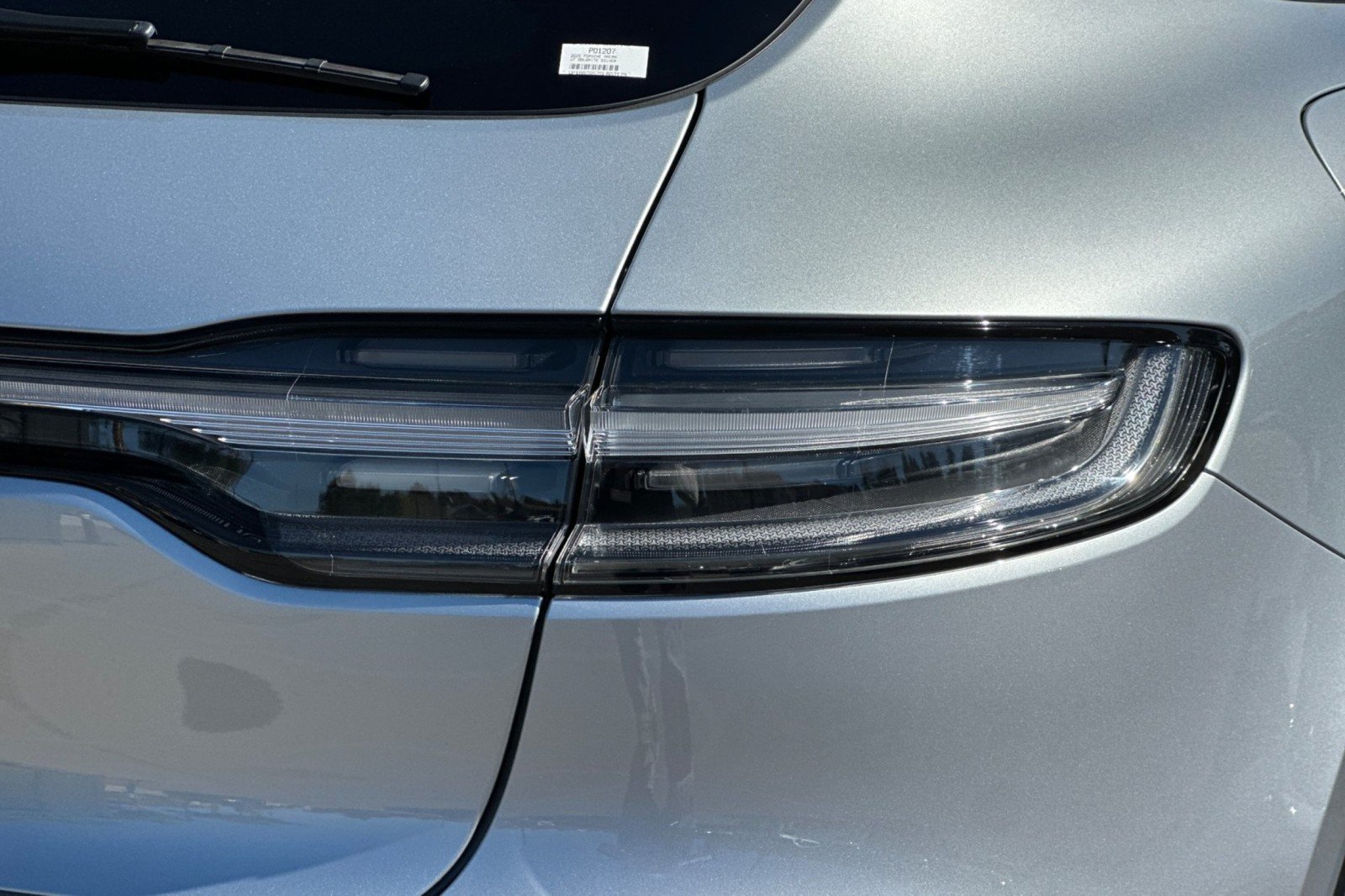 Certified 2025 Porsche Macan AWD/4WD image 28