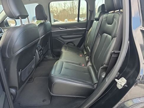 Used 2023 Jeep Grand Cherokee Limited image 6
