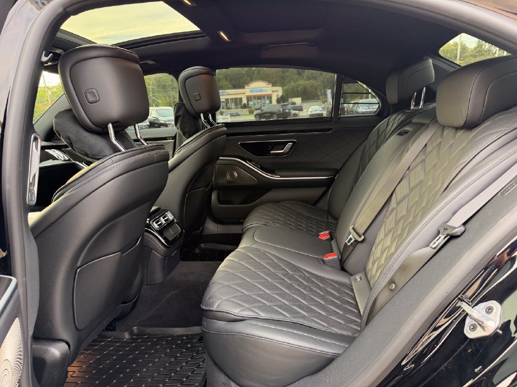 Used 2022 Mercedes-Benz S 500 4MATIC image 11