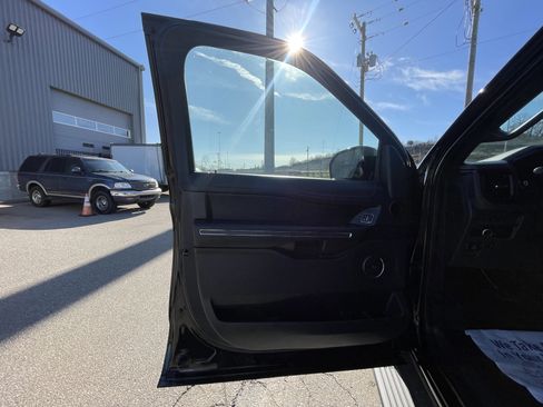 Used 2023 Ford Expedition Limited image 13