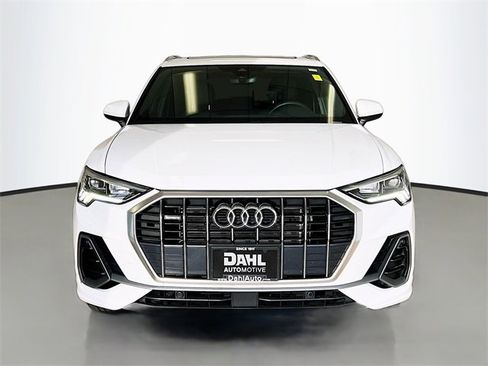 Used 2025 Audi Q3 2.0T Premium image 2
