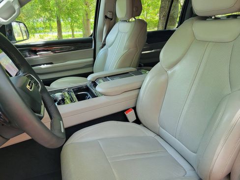 Used 2022 Jeep Wagoneer Series II RWD image 17