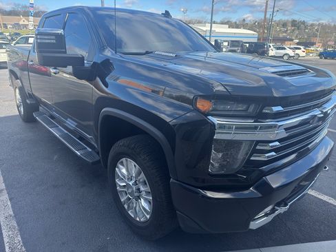 Used 2020 Chevrolet Silverado 2500 High Country w/ Z71 Off-Road Package image 3