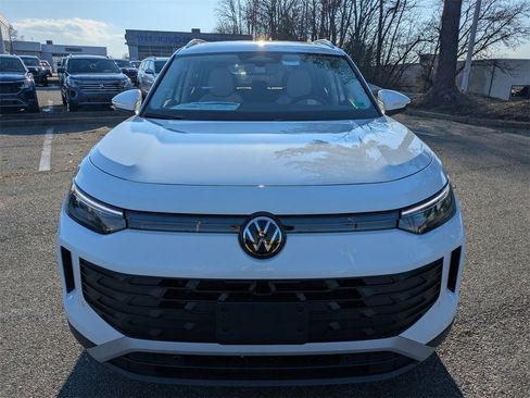 New 2025 Volkswagen Tiguan SE image 9