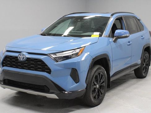 Used 2023 Toyota RAV4 SE w/ Convenience Package AWD/4WD image 6