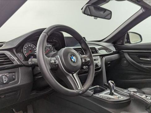Used 2018 BMW M4 Convertible image 22
