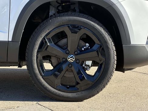 New 2026 Volkswagen Taos SEL AWD/4WD image 7