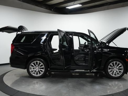 Used 2024 GMC Yukon Denali w/ Advanced Technology Package image 13