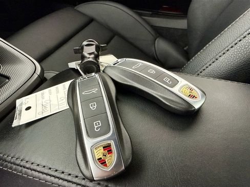 Used 2025 Porsche 911 Carrera RWD image 18