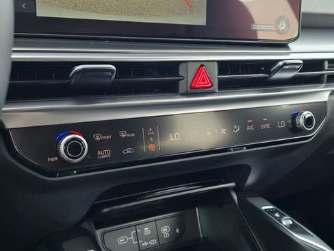 New 2025 Kia Sorento EX w/ EX Panoramic Sunroof Package image 14