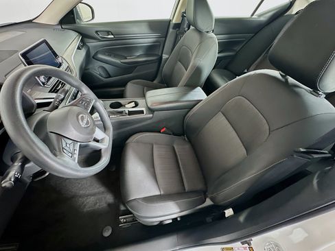 Used 2025 Nissan Altima 2.5 SV FWD image 13