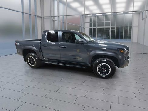 Used 2025 Toyota Tacoma TRD Off-Road AWD/4WD image 2