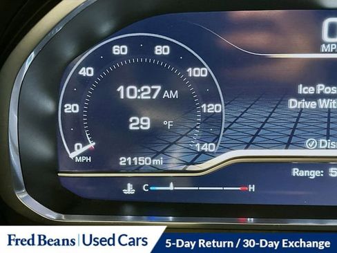 Used 2023 GMC Yukon XL SLT w/ SLT Premium Package image 14