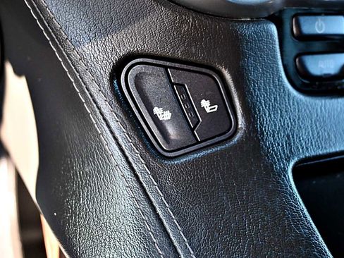 Used 2017 Chevrolet Suburban LT image 25