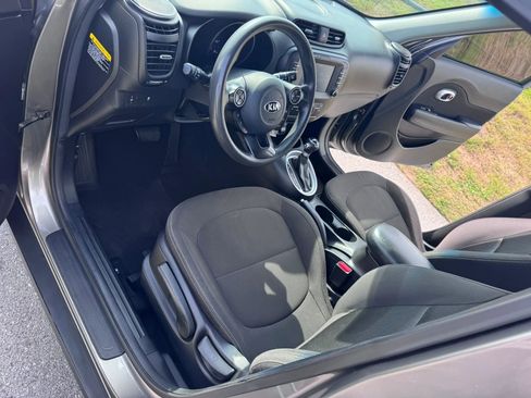 Used 2018 Kia Soul w/ Convenience Package FWD image 12
