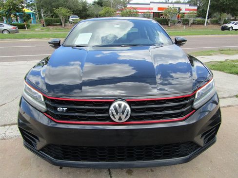 Used 2018 Volkswagen Passat 3.6 FWD image 2