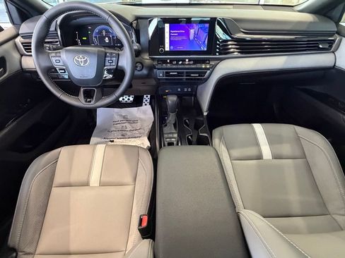 Used 2026 Toyota Camry SE FWD image 32