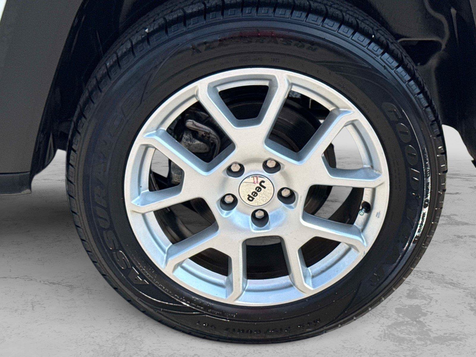 Certified 2023 Jeep Renegade Latitude AWD/4WD image 10