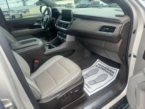 Used 2022 GMC Yukon SLT w/ SLT Luxury Package AWD/4WD image 16