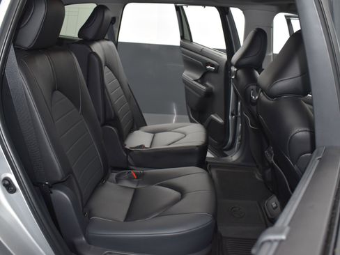 Used 2024 Toyota Highlander XLE image 26
