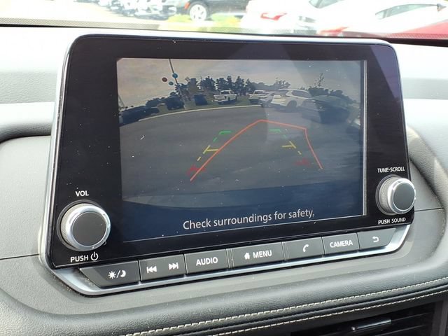 Used 2024 Nissan Rogue S AWD/4WD image 17