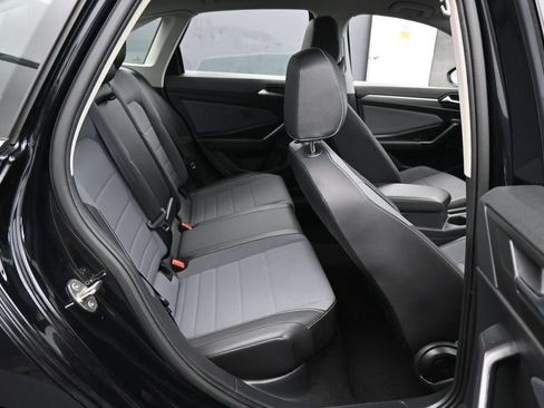 Used 2025 Volkswagen Jetta SE FWD image 35