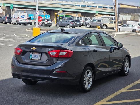 Used 2017 Chevrolet Cruze LT FWD image 7