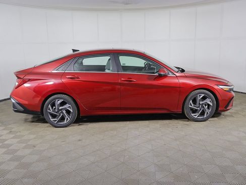 Used 2024 Hyundai Elantra Limited FWD image 16