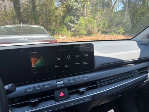 Used 2025 Kia K4 LXS image 36