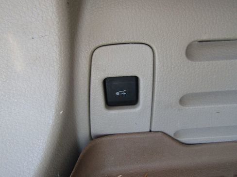 Used 2013 Lincoln MKX AWD image 16