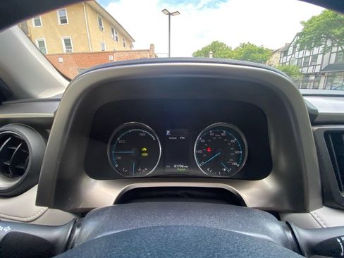 Used 2016 Toyota RAV4 Limited AWD/4WD image 16