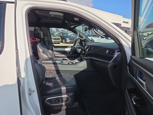 Used 2024 Jeep Wagoneer Series II image 16