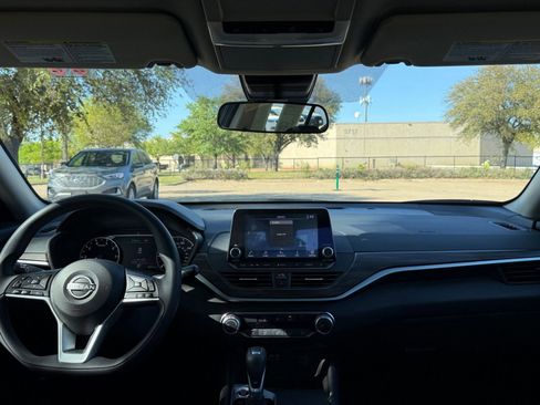 Used 2025 Nissan Altima 2.5 SV image 33