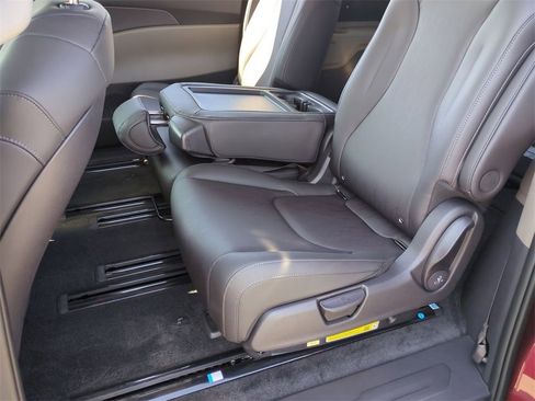 New 2026 Kia Carnival EX image 29