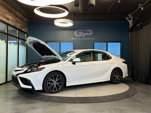 Used 2022 Toyota Camry SE image 24