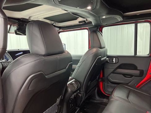 Used 2025 Jeep Wrangler Unlimited Rubicon image 14