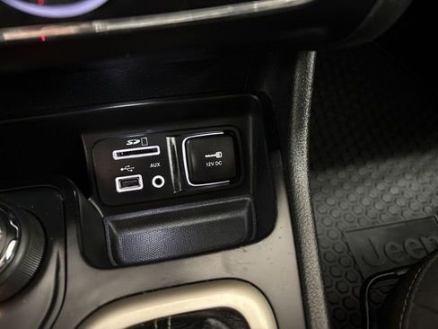 Used 2017 Jeep Cherokee Latitude w/ Cold Weather Group image 50