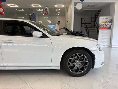 Used 2018 Chrysler 300 S w/ Safetytec Plus Group AWD/4WD image 9
