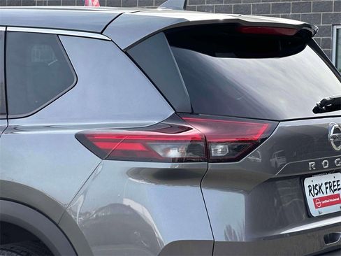 Certified 2021 Nissan Rogue S image 9