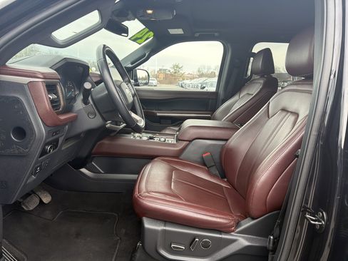 Used 2024 Ford Expedition Limited image 12