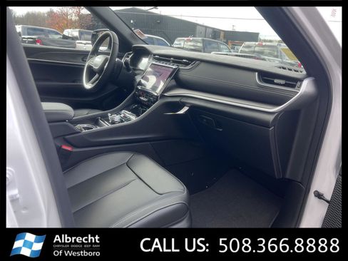 New 2025 Jeep Grand Cherokee Limited image 15