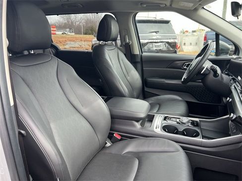 Certified 2025 Kia Carnival SX w/ SX Dark Edition Package image 26