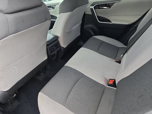 Used 2025 Toyota RAV4 XLE FWD image 11
